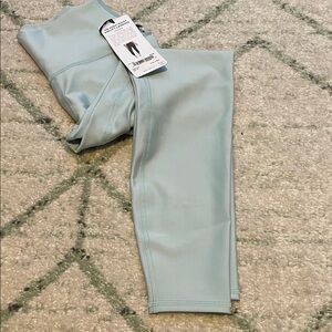 NWT - alo yoga airlift 7/8 leggings in chalk blue size XS